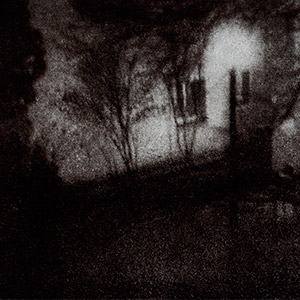 immeuble-de-nuit-lumiere-intimiste-varsovie-pologne-bromoil