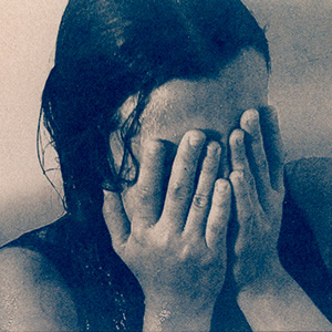 photographie-cyanotype-virage-femme-dans-eau