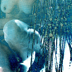 autoportrait-femme-qui-pleure-de-la-glace-mordacage-et-peinture