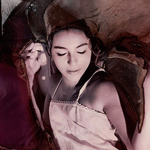 femme-yeux-fermes-mordancage