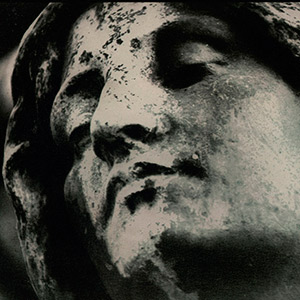statue-visage-mere-bienveillance-tirage-gomme-bichromatee