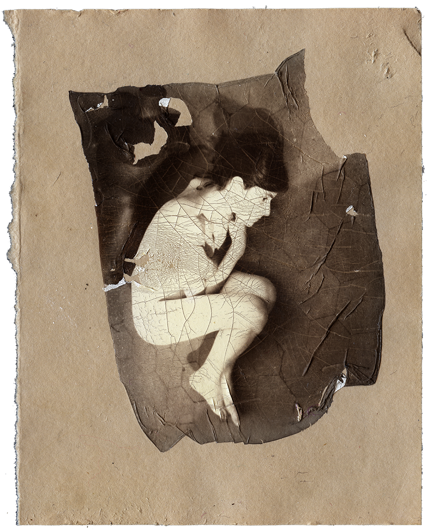 autoportrait-nu-fige-en-position-foetale-transfert-emulsion-polaroid